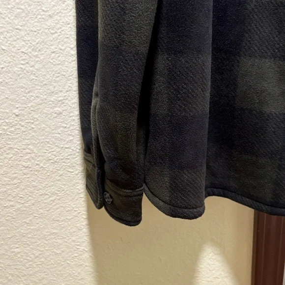 Levi's Olive Green and Black Plaid Sherpa-Lined Shirt Jacket - Picture 4 of 4